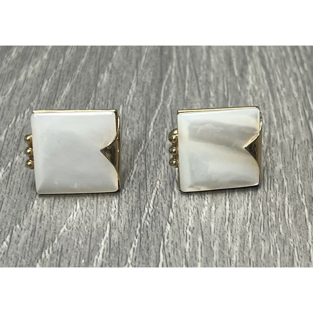 Vintage SWANK Men's Gold Tone Mother of Pearl Square Cufflinks Classic‎